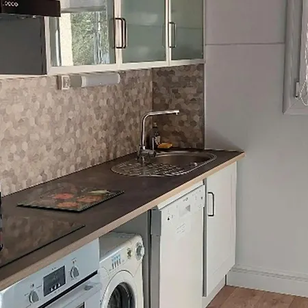 T3 Climatise Avec Wifi, Terrasse, Parking - - Fr-1-388-82 *