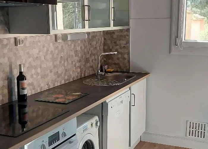 T3 Climatise Avec Wifi, Terrasse, Parking - - Fr-1-388-82 *